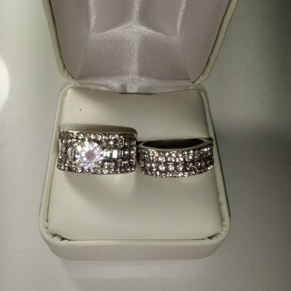 Remarkable Wedding Set - Picture 2 of 7